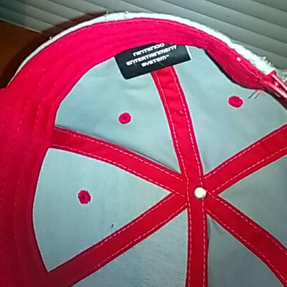 Nintendo hat - Picture 3 of 4